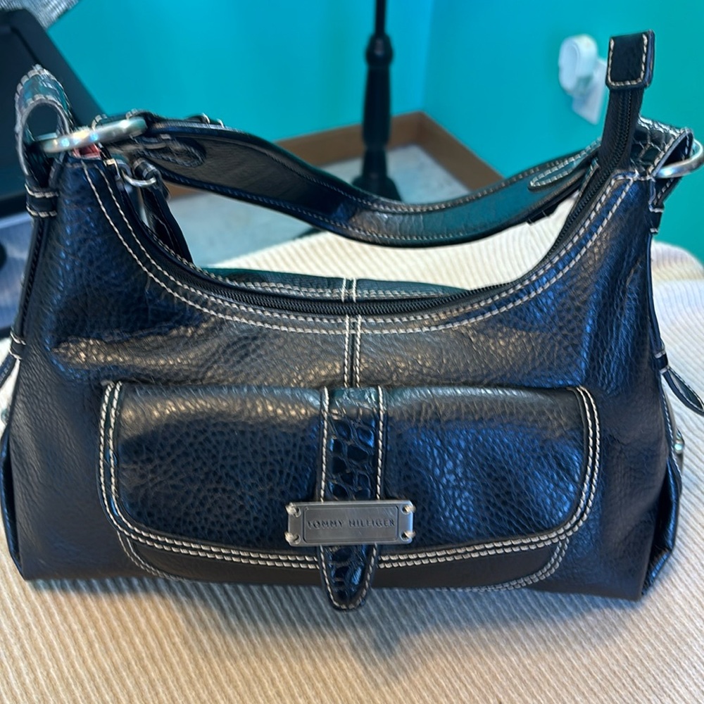 TOMMY HILFIGER  Black Shoulder Bag White Stitching.